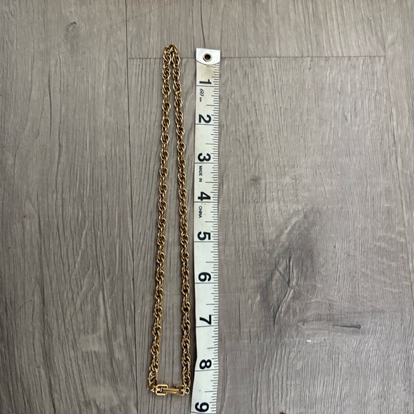 GIVENCHY Vintage Gold Chain Necklace - Picture 10 of 11